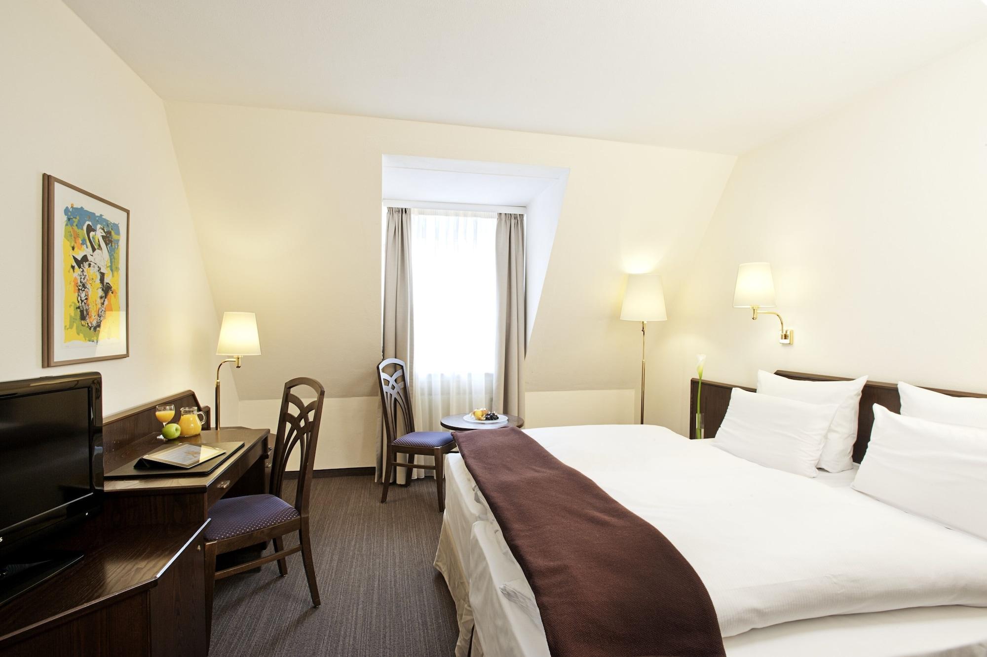 Hotel Kloesterle Noerdlingen - In Kuerze Elaya Hotel Kloesterle Nördlingen Extérieur photo