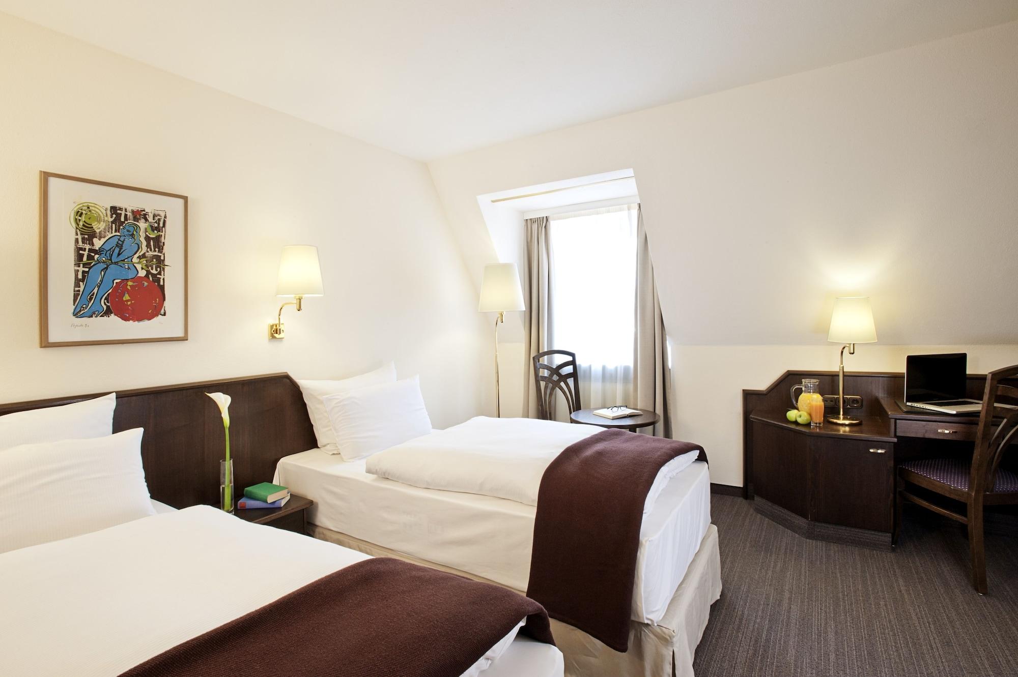 Hotel Kloesterle Noerdlingen - In Kuerze Elaya Hotel Kloesterle Nördlingen Extérieur photo