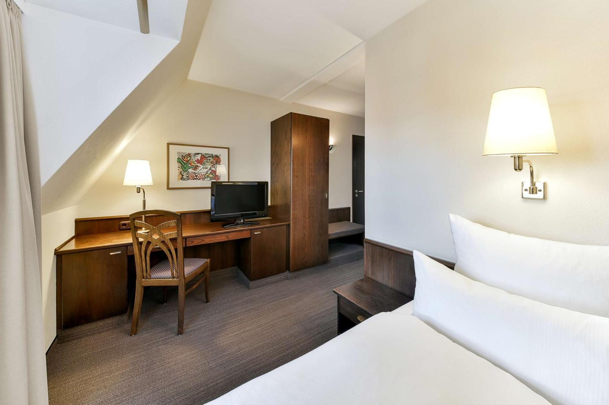 Hotel Kloesterle Noerdlingen - In Kuerze Elaya Hotel Kloesterle Nördlingen Extérieur photo