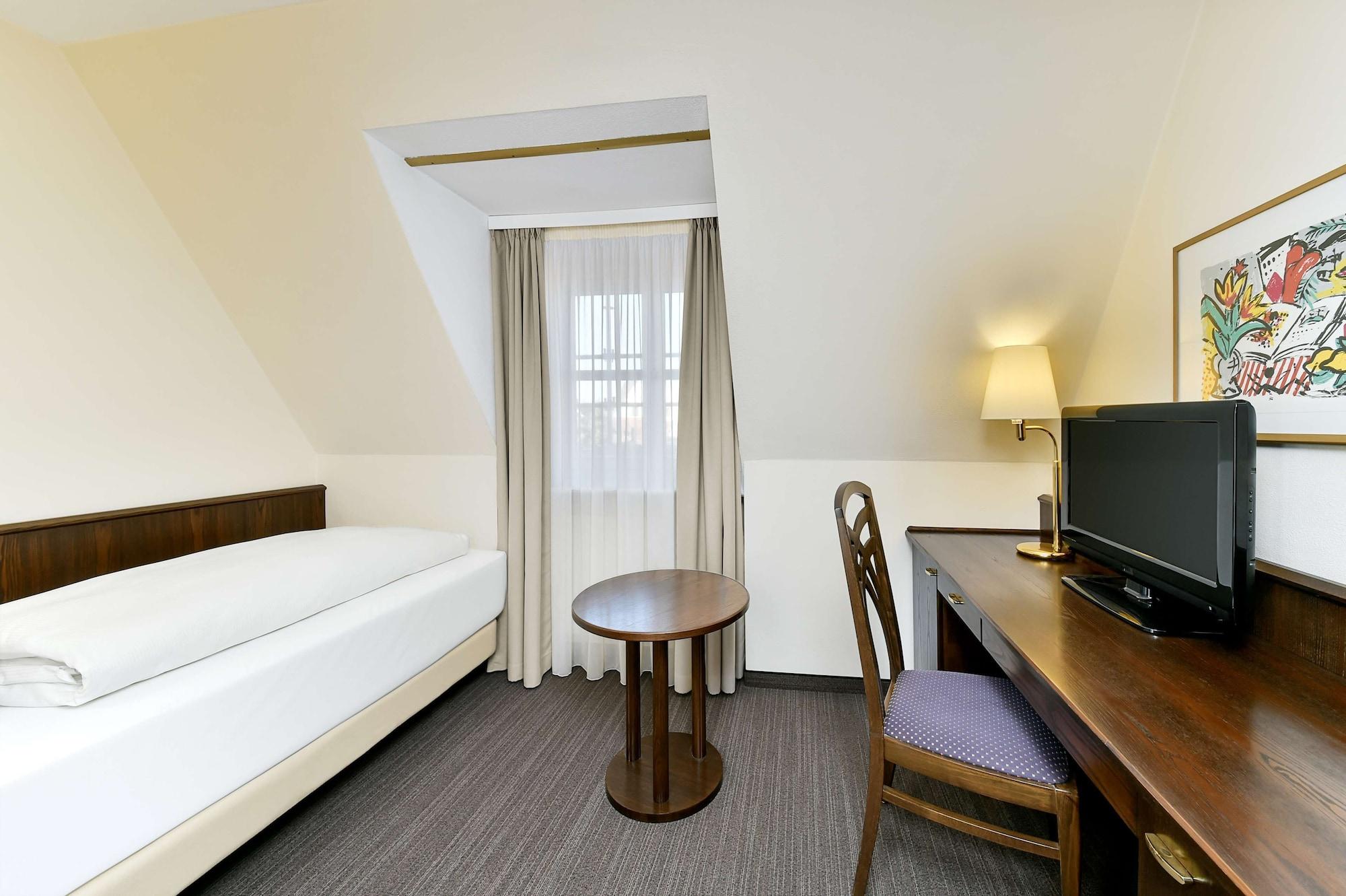 Hotel Kloesterle Noerdlingen - In Kuerze Elaya Hotel Kloesterle Nördlingen Extérieur photo
