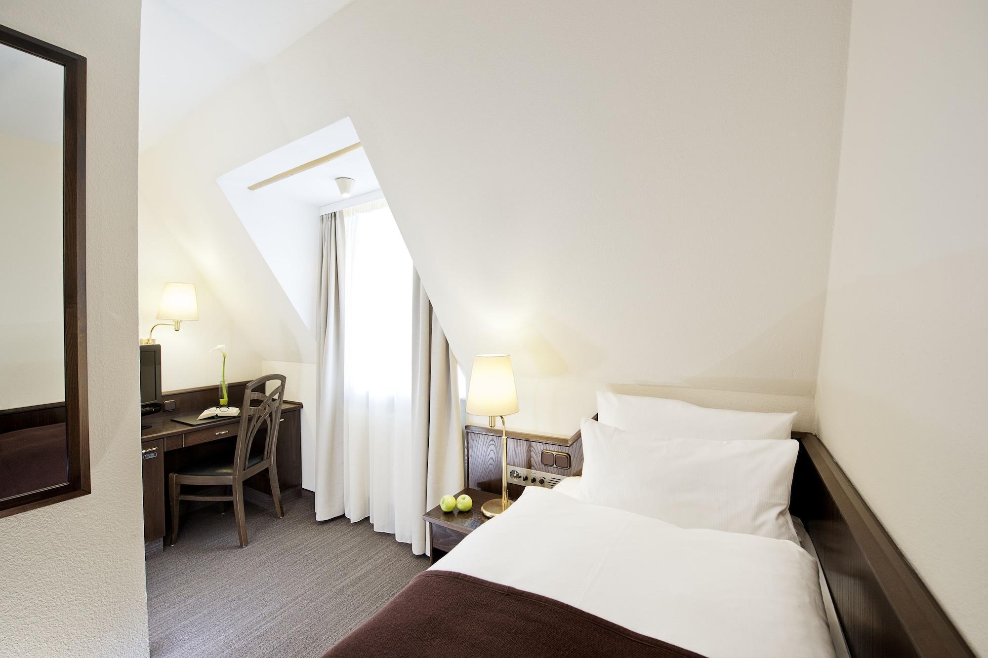 Hotel Kloesterle Noerdlingen - In Kuerze Elaya Hotel Kloesterle Nördlingen Extérieur photo