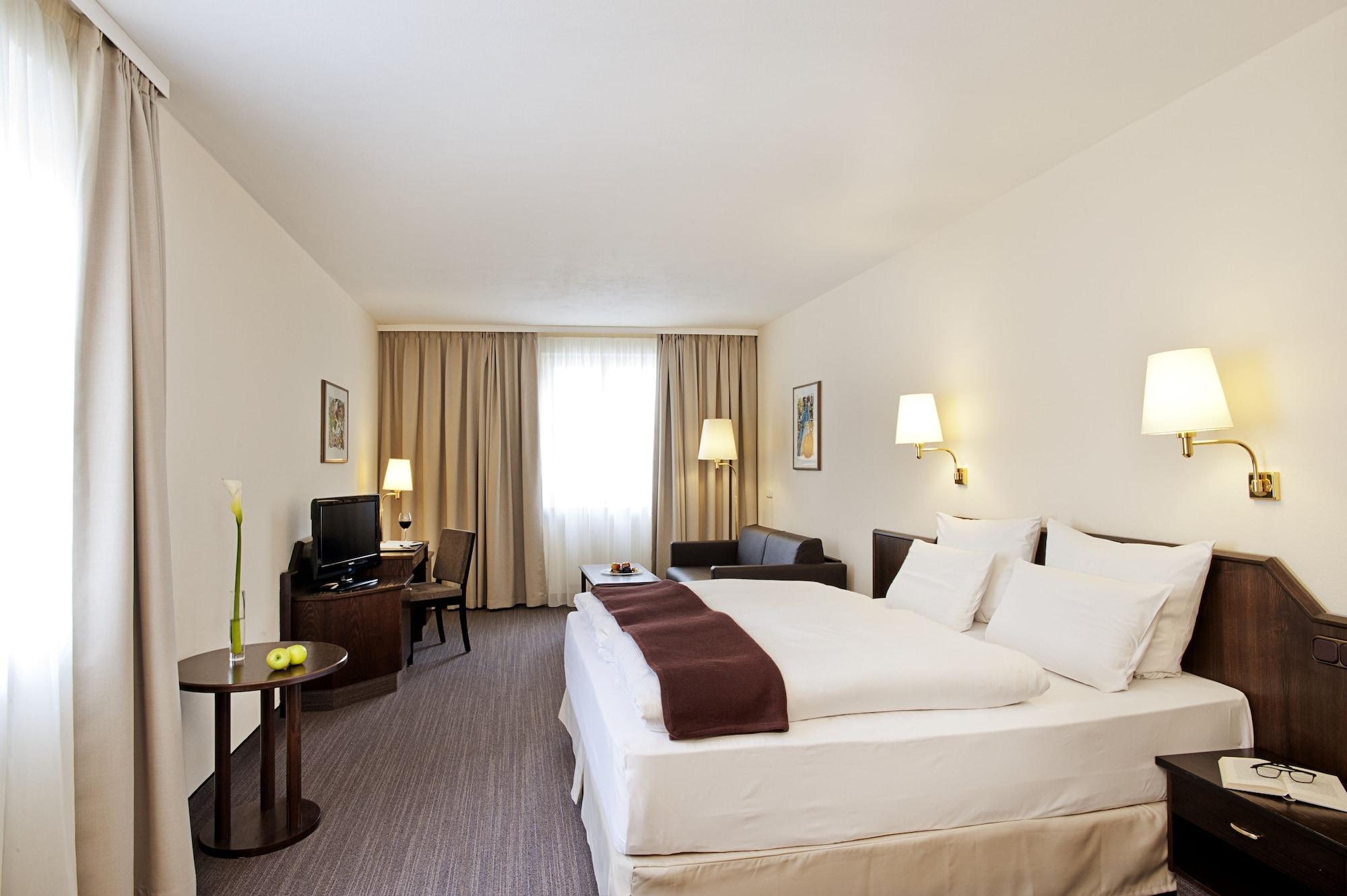 Hotel Kloesterle Noerdlingen - In Kuerze Elaya Hotel Kloesterle Nördlingen Extérieur photo