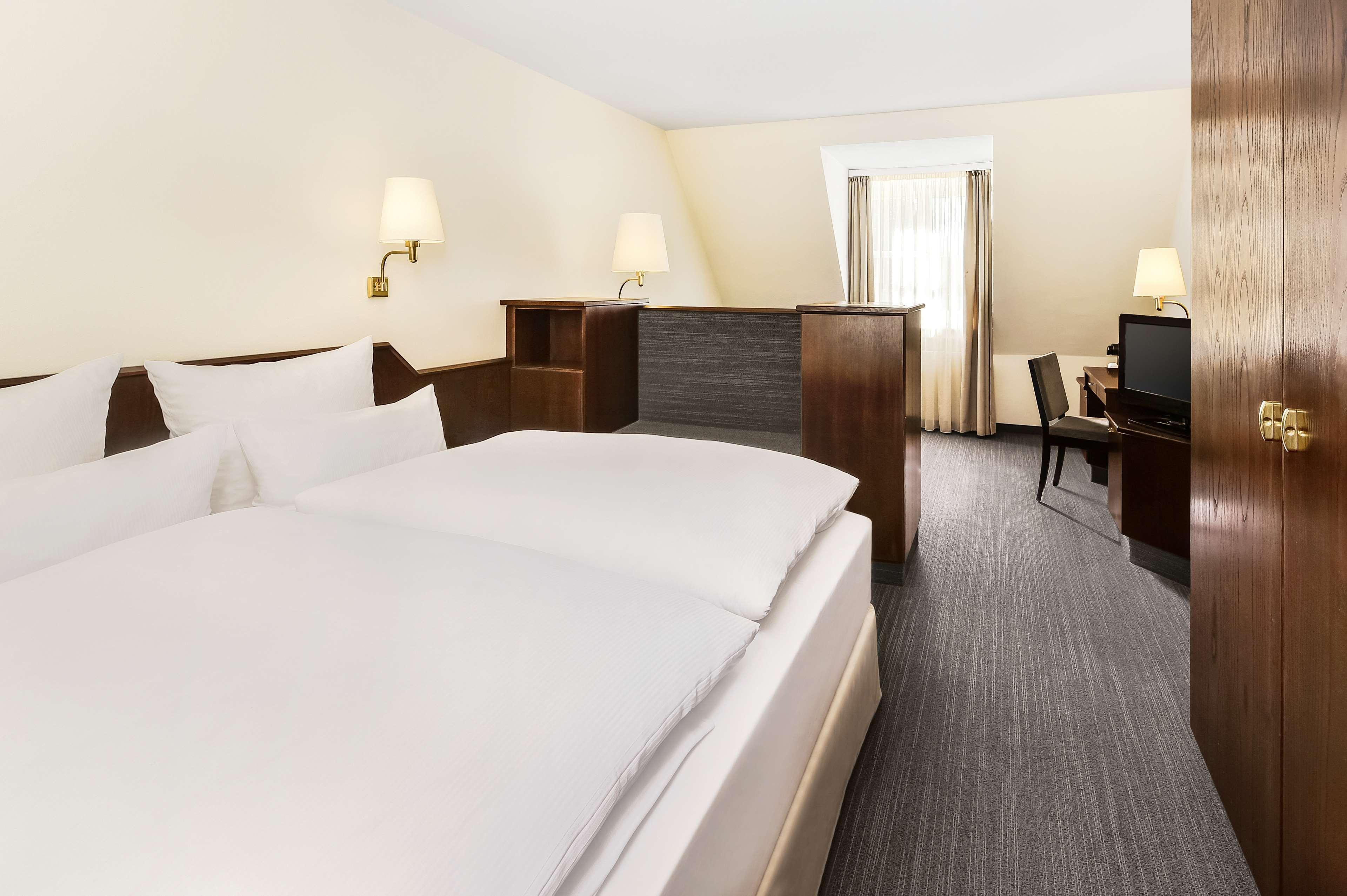 Hotel Kloesterle Noerdlingen - In Kuerze Elaya Hotel Kloesterle Nördlingen Extérieur photo